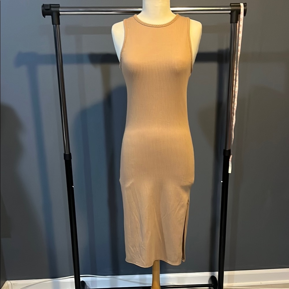 Livi by Olivia Rae Sleeveless Tan Beige Ribbed Midi Dress. Small